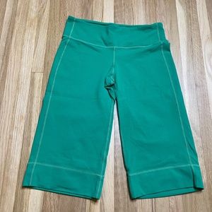 Lululemon green capri yoga pants